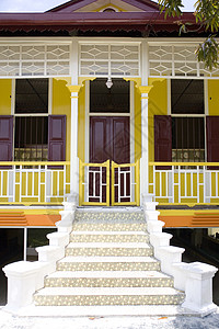 传统马来人之家楼梯住宅建筑柚木建筑学房子村庄高跷异国情调图片