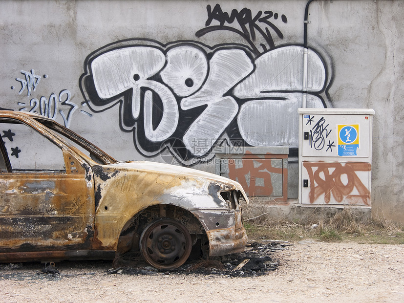 废弃汽车和油漆烧伤图片