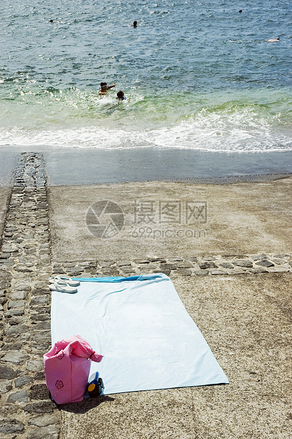 蓝毛巾热带娱乐失败天空游泳假期太阳蓝色冲浪旅行图片