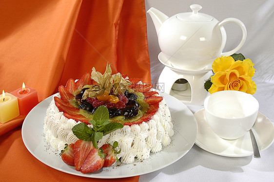 奶油蛋糕精制花瓣食品巧克力水果生日婚礼玫瑰鞭打奇异果图片