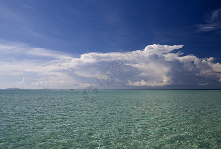 开放海和云天空天堂热带多云波浪地平线蓝色假期风景海景图片