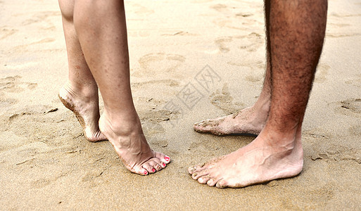 夫妻情侣白色乐趣成人男人海洋女孩女性海滩假期男性图片