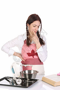 美丽的家庭主妇准备美食女士厨房白色食谱围裙食物厨师房子女性图片