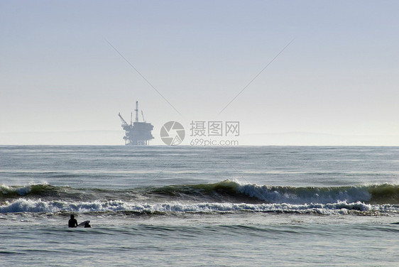 近海油田钻机气体海洋平台环境石油钻孔燃料图片