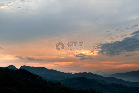 上午早晨山丘旅行蓝色日落场地爬坡风景阴霾天空薄雾太阳图片