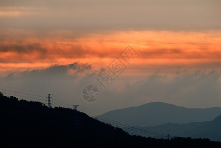 上午早晨山丘蓝色天空薄雾阳光爬坡旅行风景阴霾日落日出图片