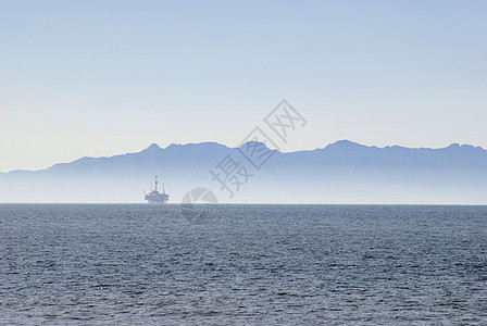 近海油田海洋钻机燃料钻孔海雾气体环境平台石油图片