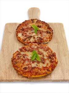 微型披萨白色小吃胡椒圆圈糕点脆皮午餐香肠面团食物图片