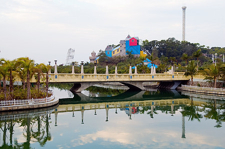 桥蓝色池塘河岸环境通道立交桥街道反射运输天际图片