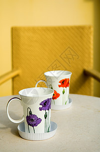 杯数椅子白色陶瓷餐具杯子陶器咖啡杯盘子制品桌子图片