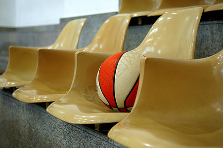 带篮球的教席娱乐篮子竞技场圆圈椅子比赛法庭长椅对抗座位图片