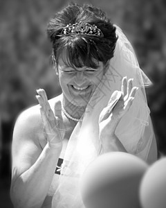 笑笑新娘家庭皇冠农村头发庆典婚姻妻子成人黑白微笑图片