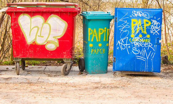 回收利用和再循环-丹麦塑料回收桶的塑料回收图片