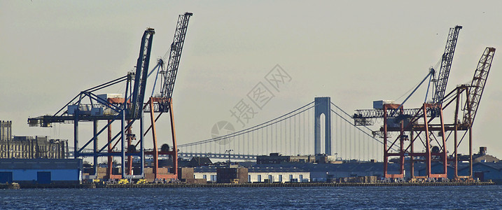 码头工人Verrazano 纳罗斯桥海岸海港血管筒仓海洋起重机卡车运输装卸工导航背景