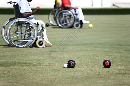 残疾人轮椅草坪碗男训练男人狂欢节障碍锦标赛椅子场地挑战运动火柴图片