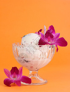冰淇淋和兰花粉色高脚杯奶油奶制品食物甜点橙子图片