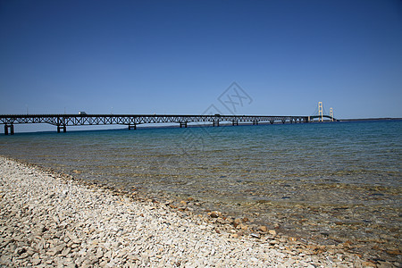 Mackinac桥汽车蓝色城市卡车半岛波浪天空湖泊电缆海峡图片