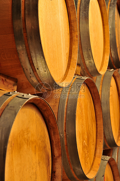 酒桶酒精地下室酒商木桶老化五线谱地窖贮存木板发酵图片
