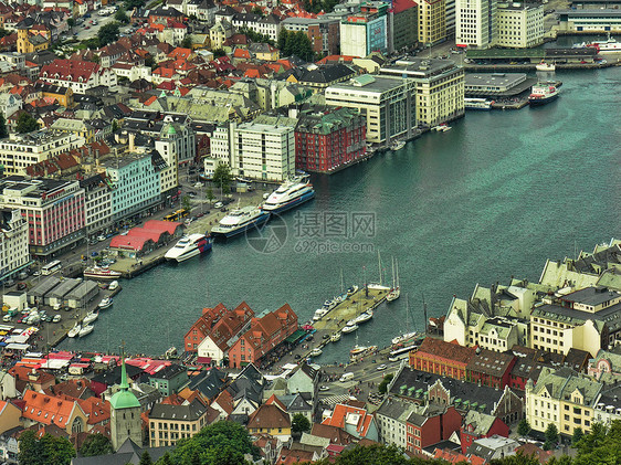 挪威卑尔根建筑结构全景场景城市爬坡游客港口码头建筑物蓝色天空图片