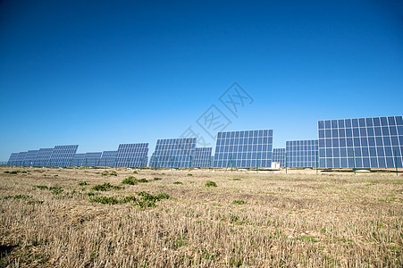 太阳能电池板小组场地团体金属电缆控制板力量天空太阳技术工业图片