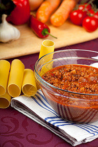 配有酱汤和生菜的碗碗洋葱地面胡椒烹饪蔬菜食物面条美食韭葱美味图片
