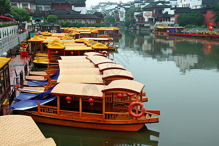 清怀河的轮船线商业村庄航行码头房子游客旅游历史旅行灯笼图片