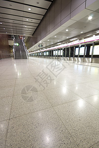 香港大火车站前厅旅行民众手提箱喷气喷射客机玻璃铁路运动男人图片