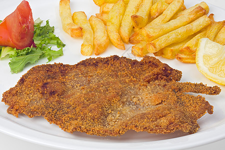 盘子上的雪梨肉排的细细细节棕色叶子猪肉柠檬面包屑午餐食物薯条图片