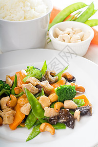 鸡肉和蔬菜食物洋葱盘子油炸营养胡椒绿色美食午餐白色图片