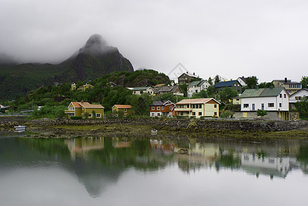 洛福滕群岛上的挪威Svolvaer村图片