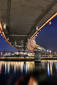 夜深桥景观吸引力曲线建造城市旅行戏剧性建筑学交通镜子图片