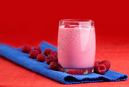 草莓滑雪森林果汁饮食活力冰沙营养酸奶果味玻璃宏观图片