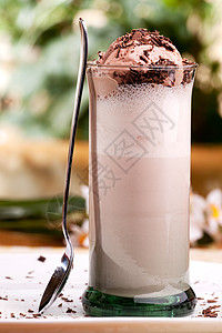 巧克力牛奶花奶油桌子饮料环境玻璃野餐宏观水果苏打服务图片