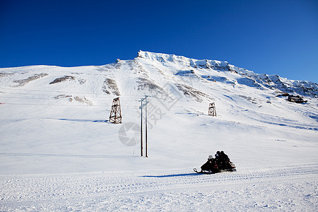 山区冬季风景运输摩托雪地滑雪北方人旅行图片