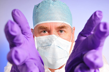 医生或医务工作者医疗护士帽子药物男人面具外科手套震惊眼睛背景图片