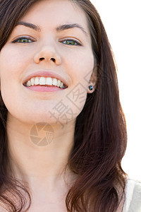 微笑的少女肖像女孩女士头发宏观皮肤女性黑发眼睛爆头白色图片