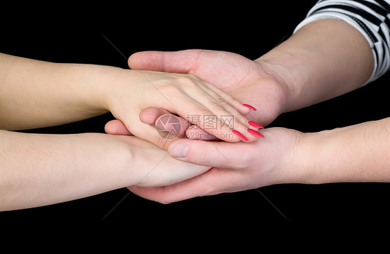 男人和女人的手碰到一个黑人手指女性红色男性指甲棕榈图片