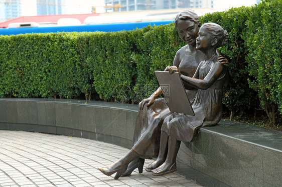 金属雕像栅栏杆阳光女性城市数字园艺晴天艺术雕刻艺术品图片