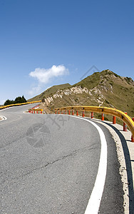 横山山驾驶蓝色农村路面场景沥青运动国家旅行地平线图片