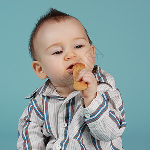 男孩宝宝吃饼干男生孩子婴儿儿童食物孩子们图片
