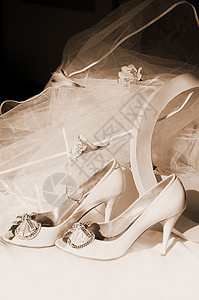 婚鞋 盒子和面纱新娘女士曲线裙子凉鞋女性薄纱结婚婚礼面纱图片