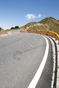 横山山公园驾驶蓝色运输沥青爬坡交通车道旅游路线图片