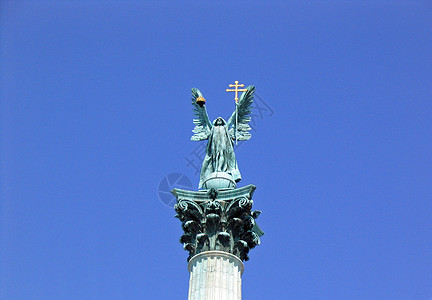 英雄广场的千名纪念碑柱子大街酋长世界遗产雕像马术图片