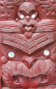 毛利木材雕刻木头上帝数字文化白色雕塑舌头图腾眼睛红色图片