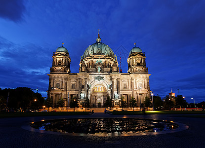 柏林多姆在柏林的夜晚旅行宗教场景圆顶历史性教会旅游城市主场大教堂图片
