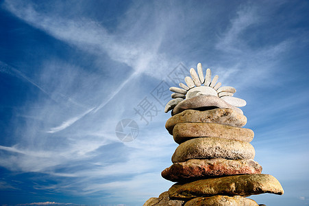 太阳符号灰色卵石海滩岩石石头图片