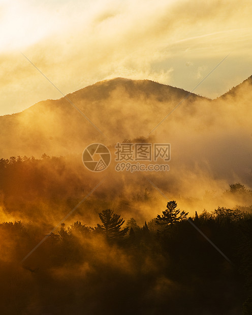 烟雾山山脉薄雾风景阴霾城市公园树木国家图片