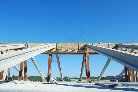 屋顶的框架框架建造蓝色关节钢结构建筑天空木板木头建设工程图片