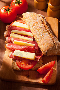 沙巴塔三明治面包木板装饰火腿木头红色食物小吃蔬菜图片