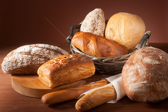 面包面包的杂类脆皮白色食物团体静物纤维小麦维生素面粉木板图片